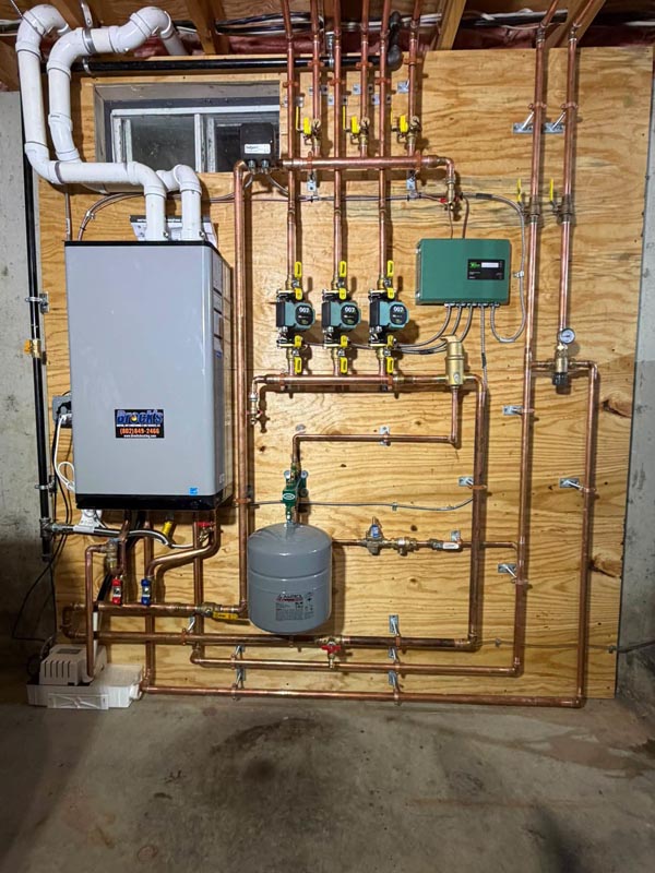 High-efficiency, wall-hung condensing boiler running on gas