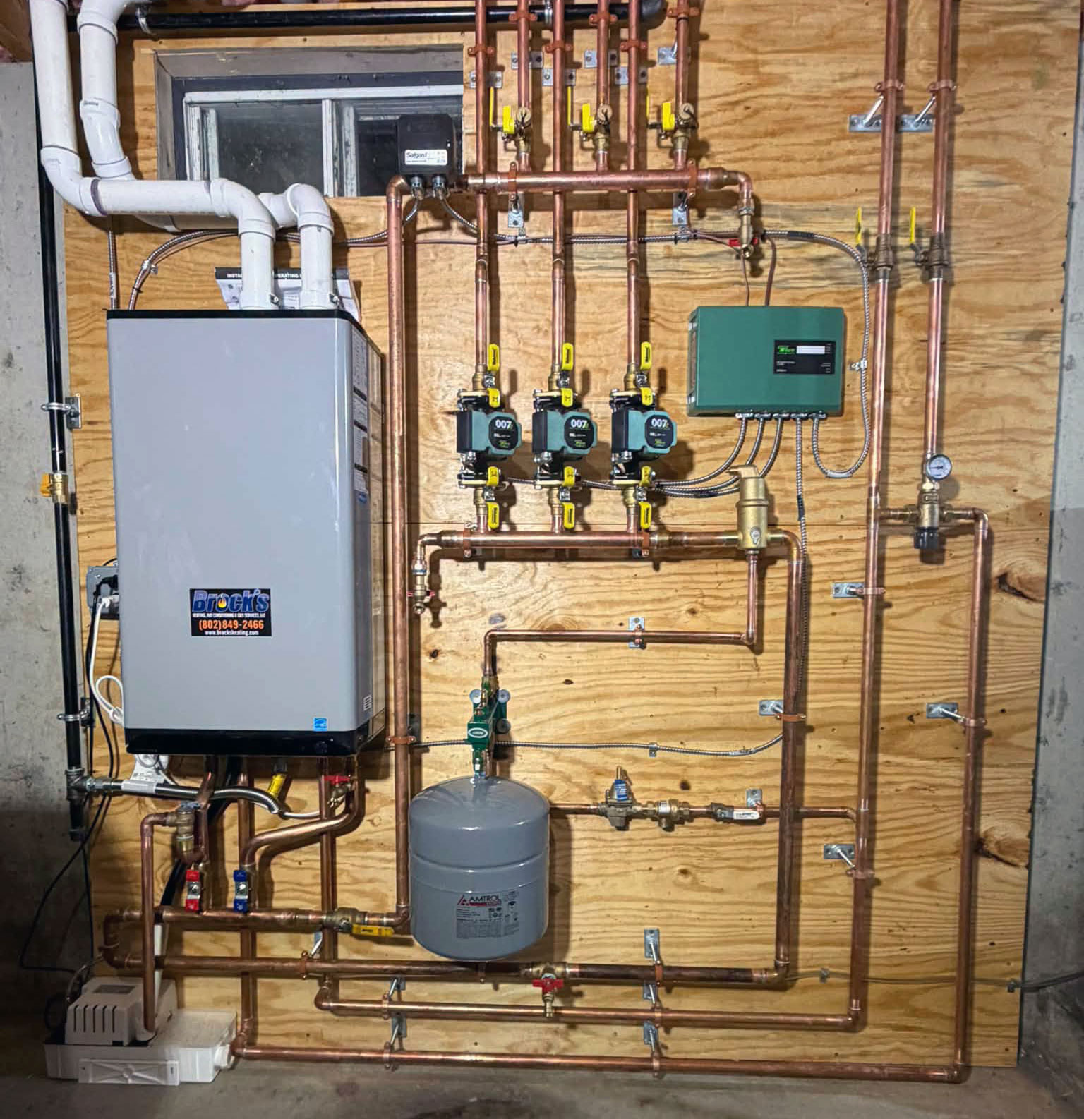 High efficiency wall hung condensing boiler